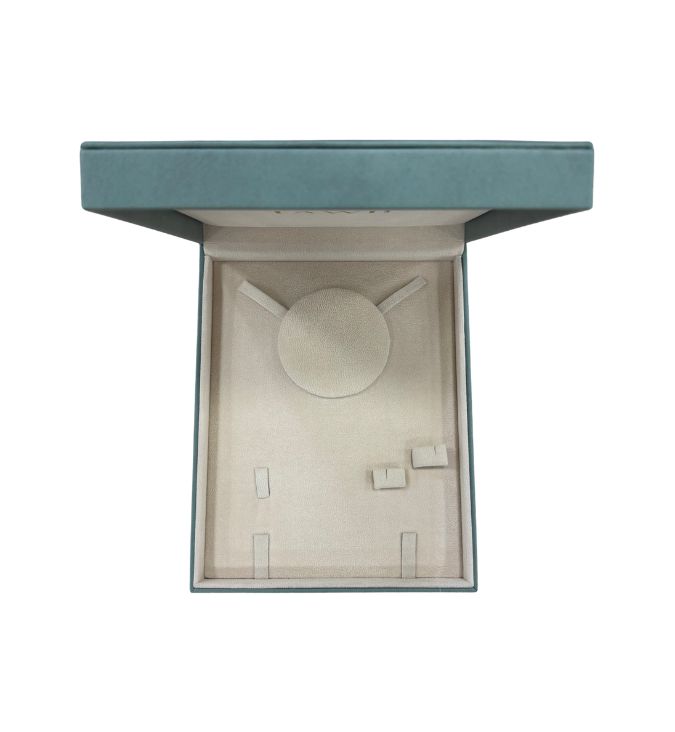 SeeBox jewelry set display with pieces in slots
